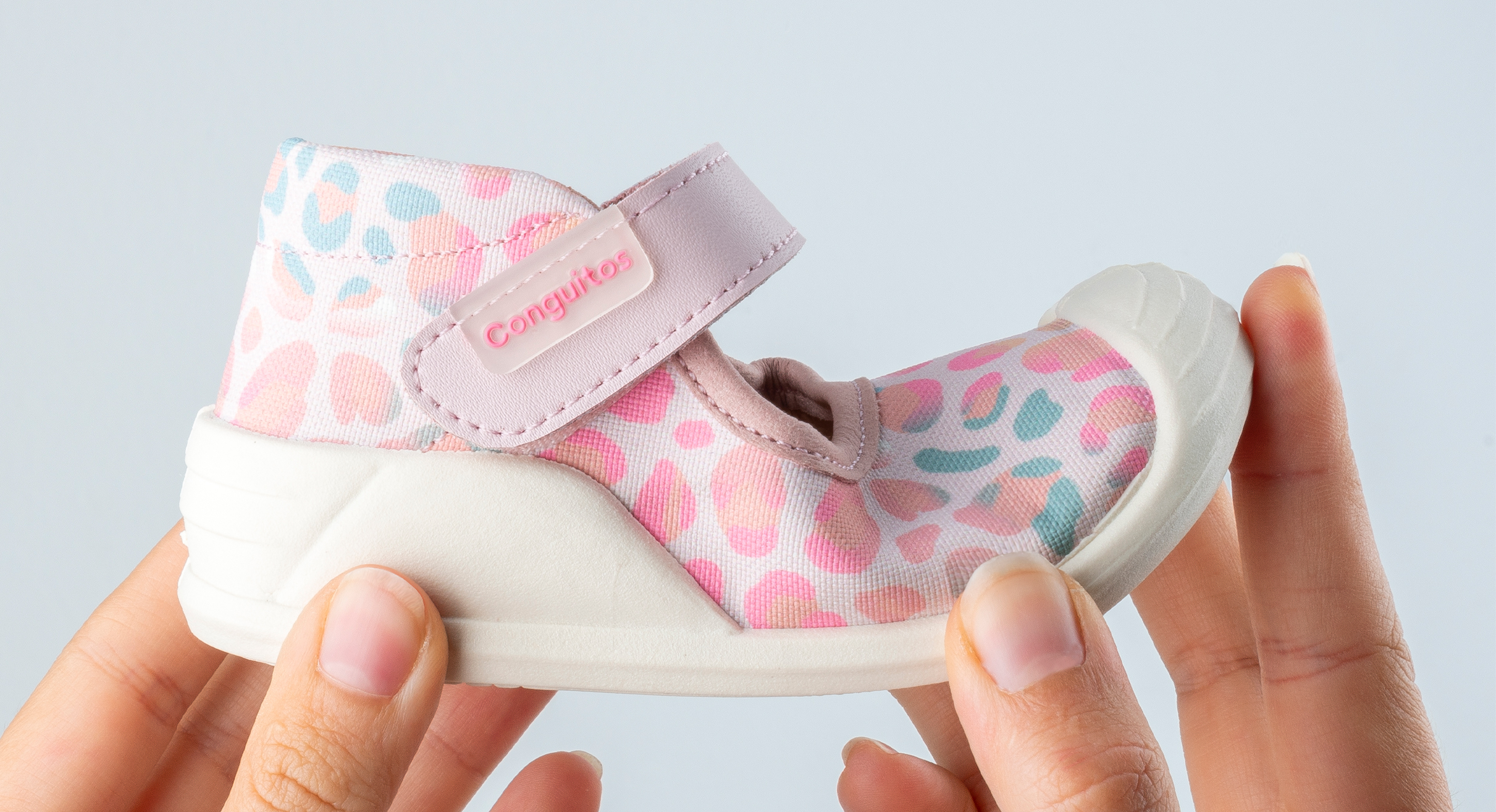 Zapatos de bebé para sus primeros pasos: características y modelos
