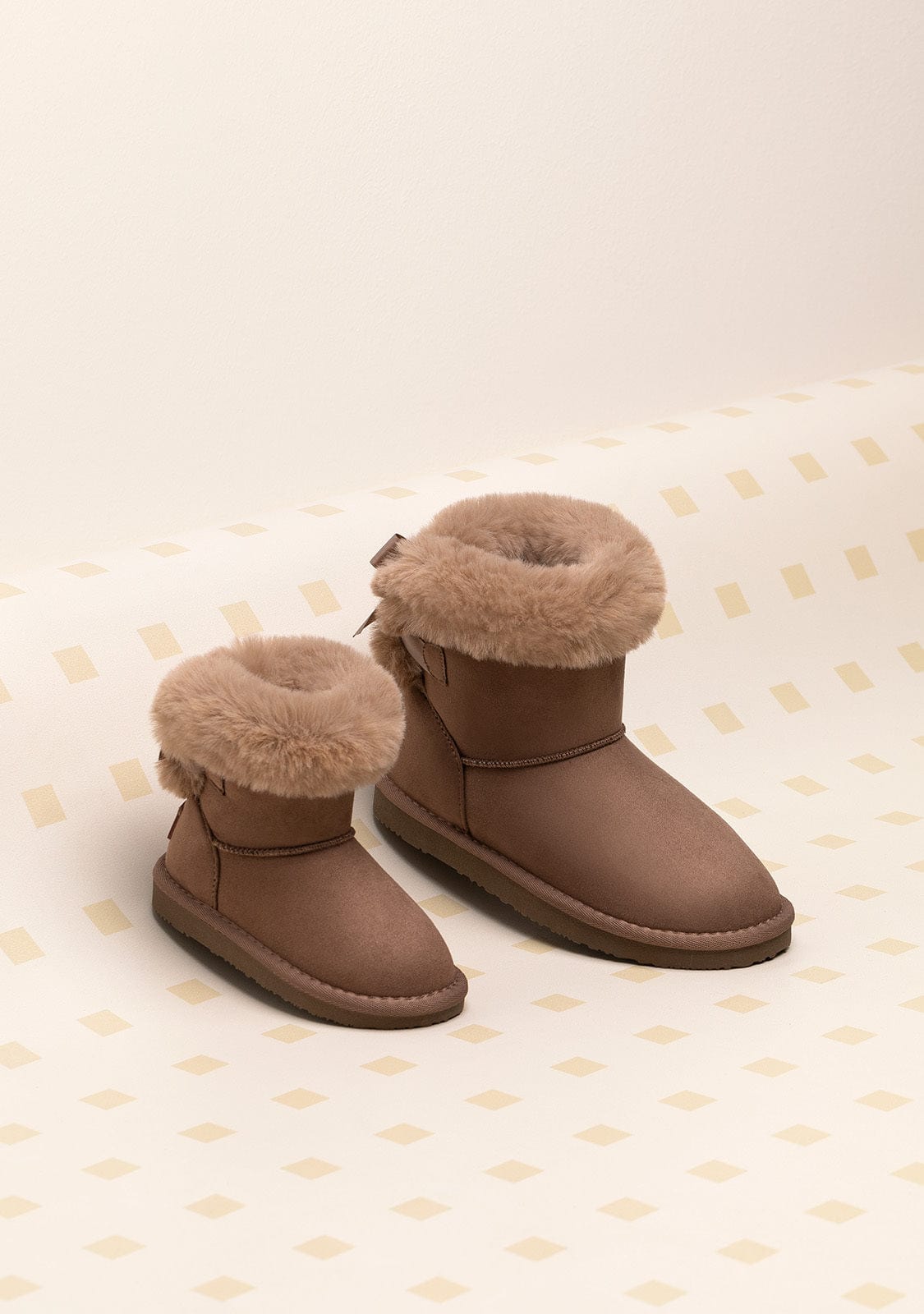 B&W JUNIOR Shoes Taupe Bow Fur Australian Boots Water Repellent B&W