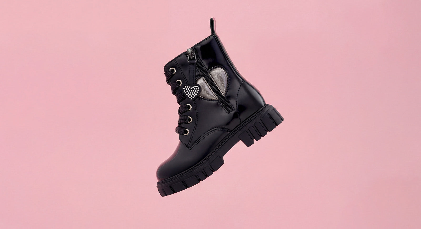 Military boots look for girls: fun and style for all tastes!