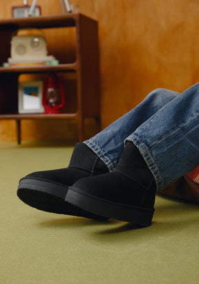 Black Australian Boots Water Repellent B&W