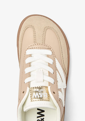 Beigefarbene Barfuß-Sneaker mit Logo