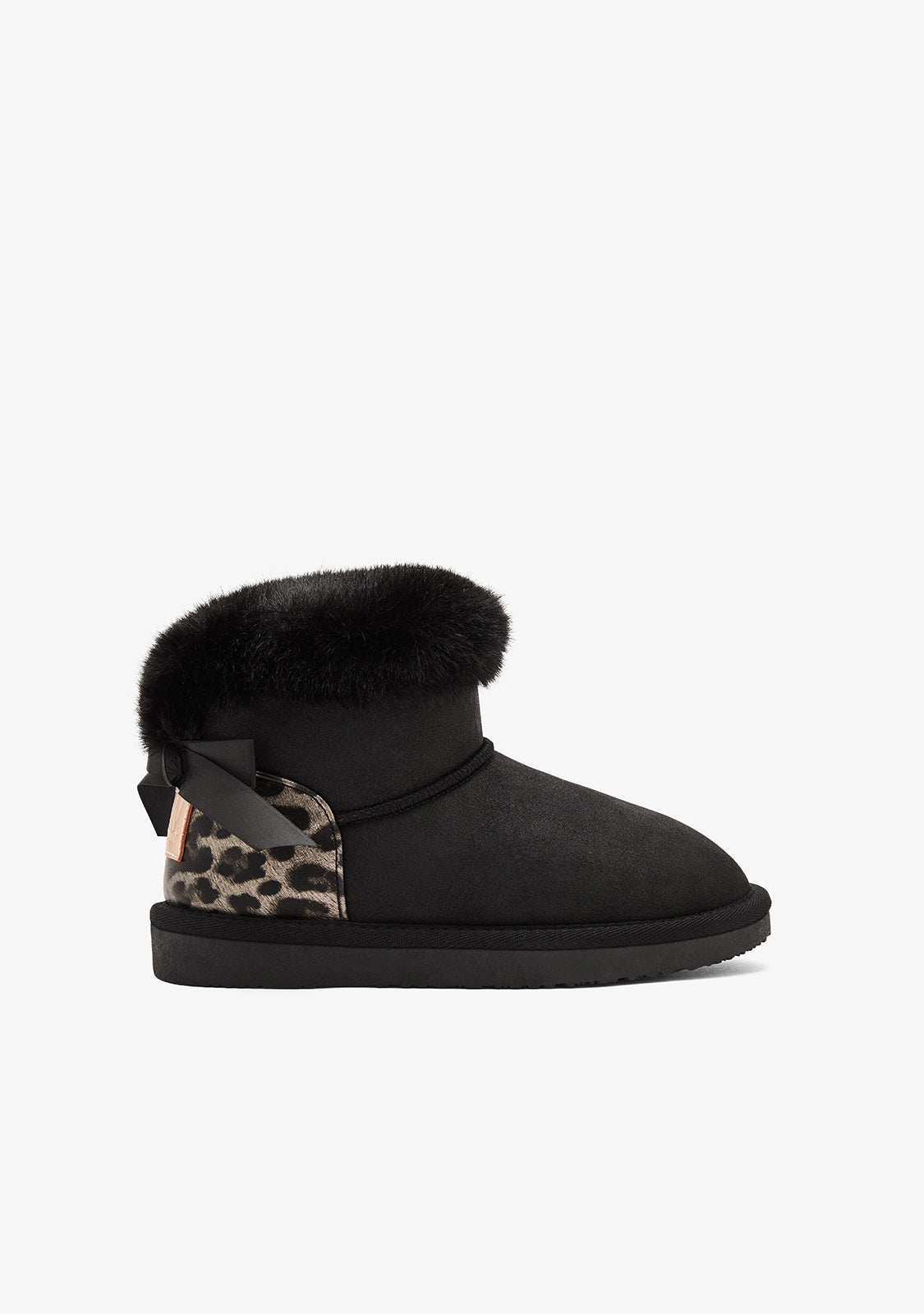 Botins australianos com pelo de renda preto