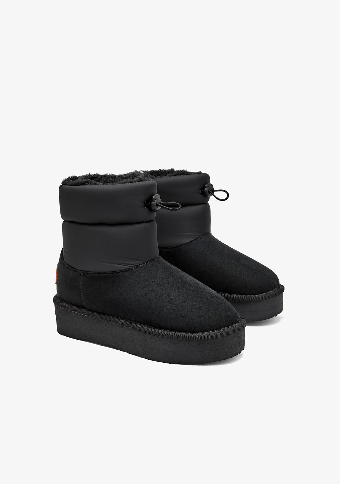 Schwarze australische Schnürboots