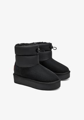 Schwarze australische Schnürboots