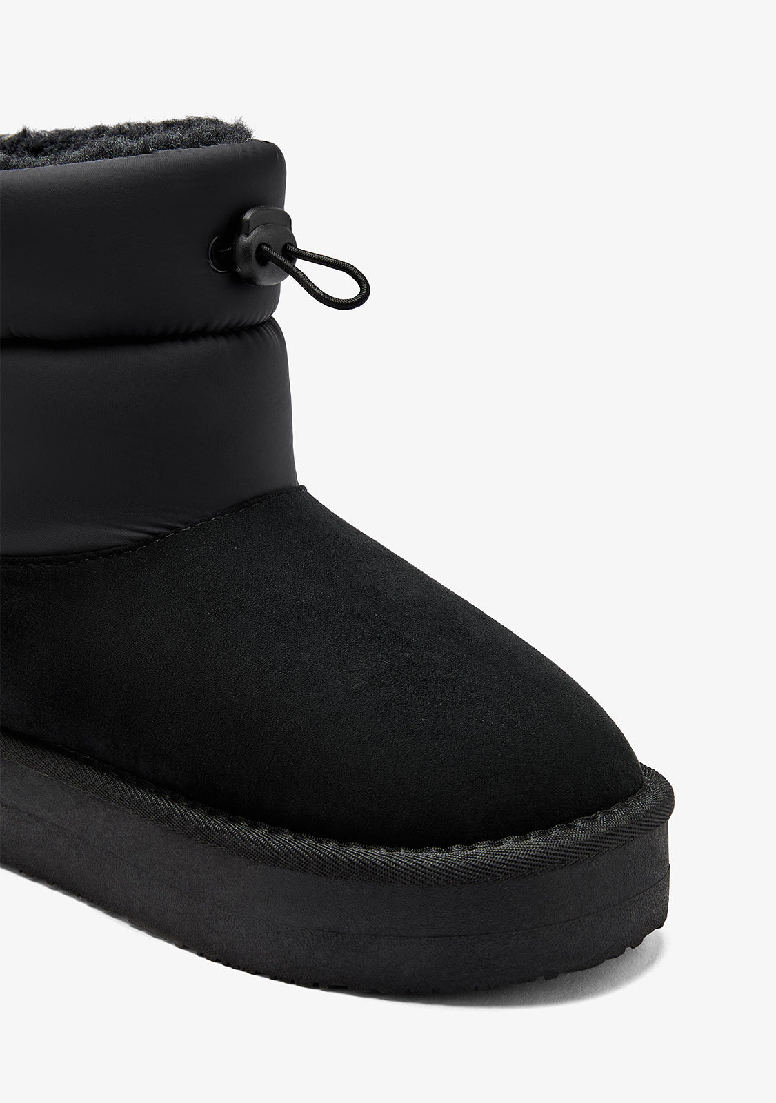 Schwarze australische Schnürboots