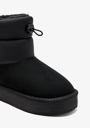 Schwarze australische Schnürboots