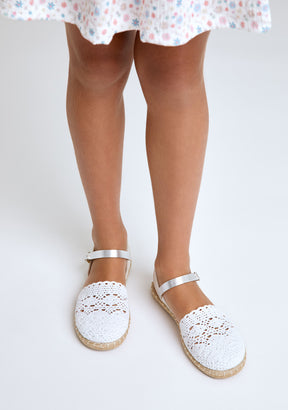 Espadrilles Brancas com Fivela de Crochet