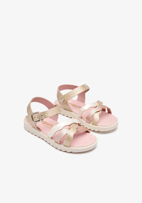 Sandalen mit goldenen Wellenriemen