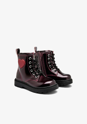 Anfibi bordeaux verniciati con cuore luminoso