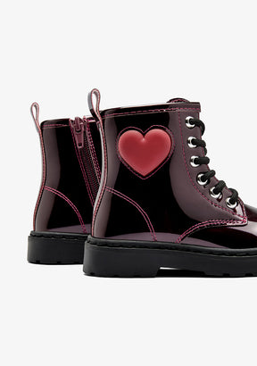 Anfibi bordeaux verniciati con cuore luminoso