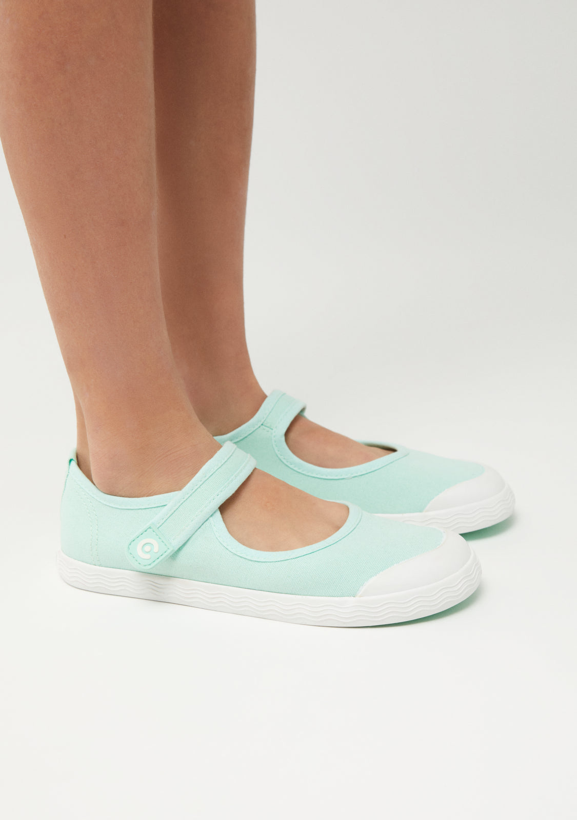 Barefoot Goflex Mary Janes aus grünem Segeltuch