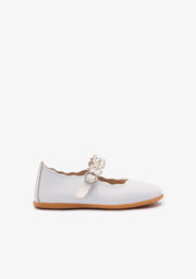 Weiße Schmetterlings-Ballerinas mit Cut-out