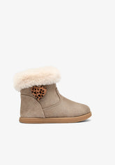 Botas taupe para bebé com coração de leopardo