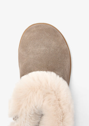 Botas taupe para bebé com coração de leopardo