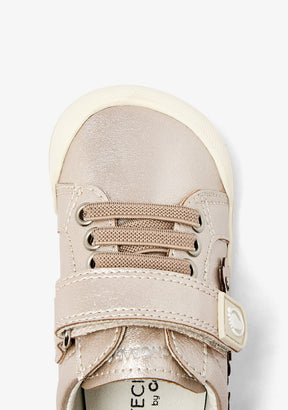 Goldene Barefoot-Sneaker mit Blumen