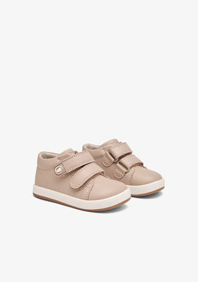 Sandfarbene Barfuß-Boots