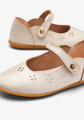 CONGUITOS ZAPATOS / BAILARINAS Beige Die-Cut Ballerina