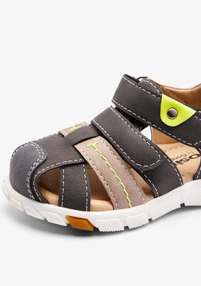 CONGUITOS ZAPATOS / SANDALIAS / TIRAS Khaki Closed Sandals
