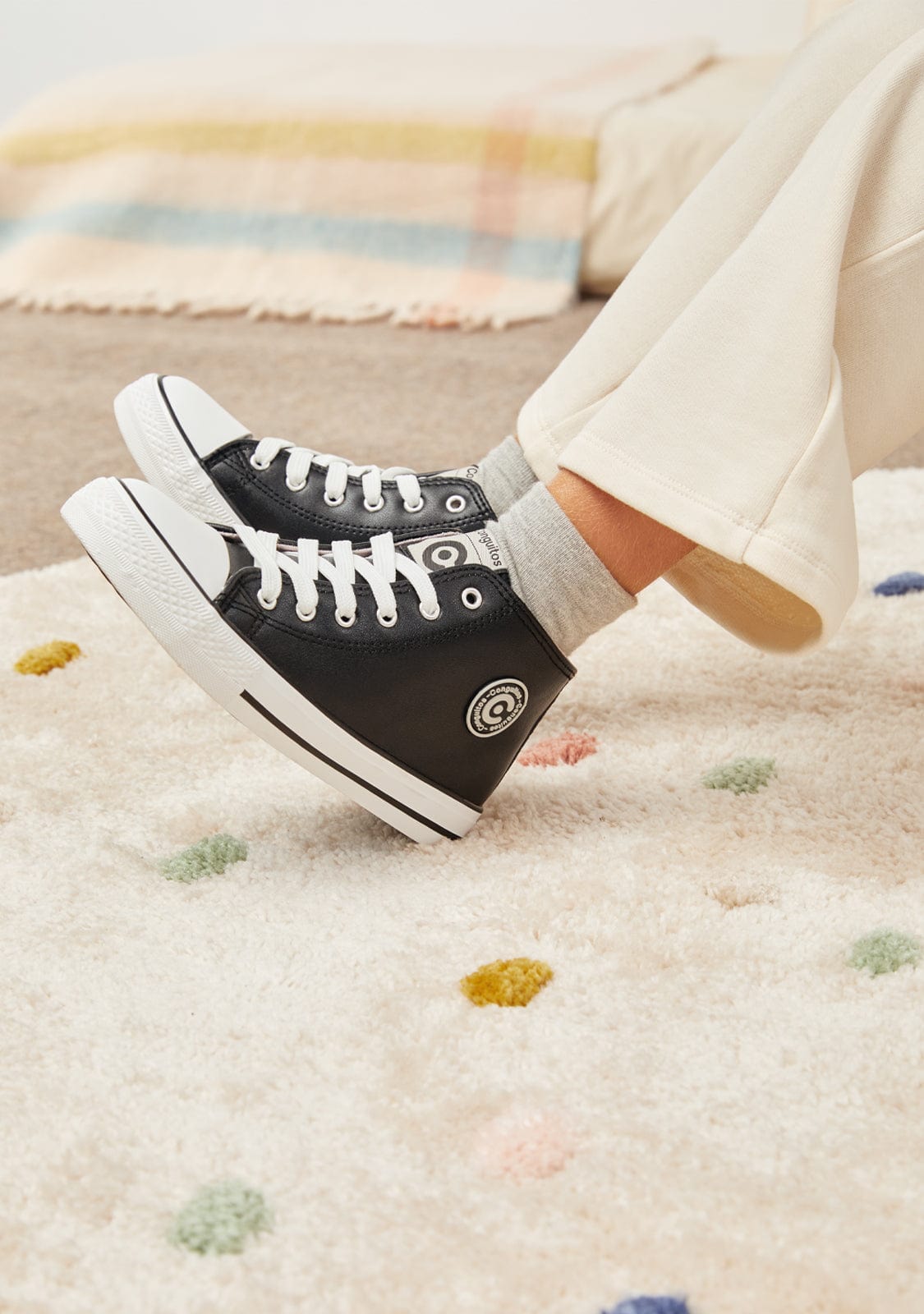 Zapatillas Altas Conguitos Para Niña - Doradas, Con Tira Autoadherente Y Cremallera Interior, Talla 32
