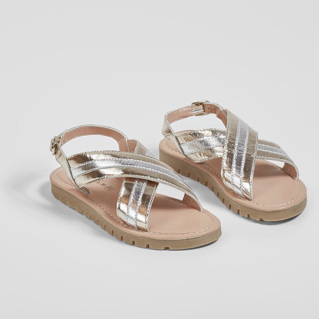 FRESAS CON NATA ZAPATOS Girl's Silver and Platinum Metallic Sandals