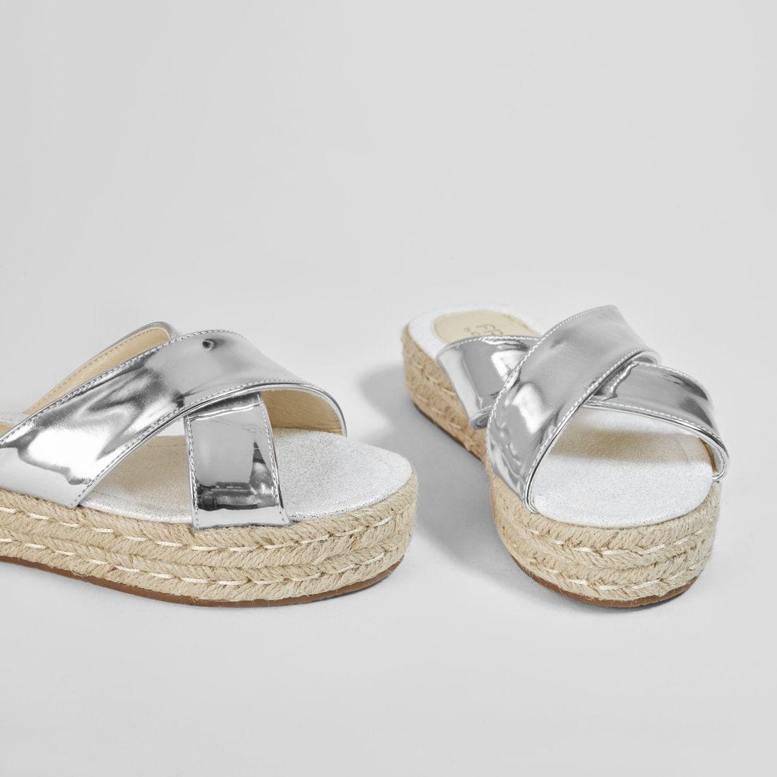 FRESAS CON NATA ZAPATOS Girl's Silver Straps Crossed Mirror Sandals