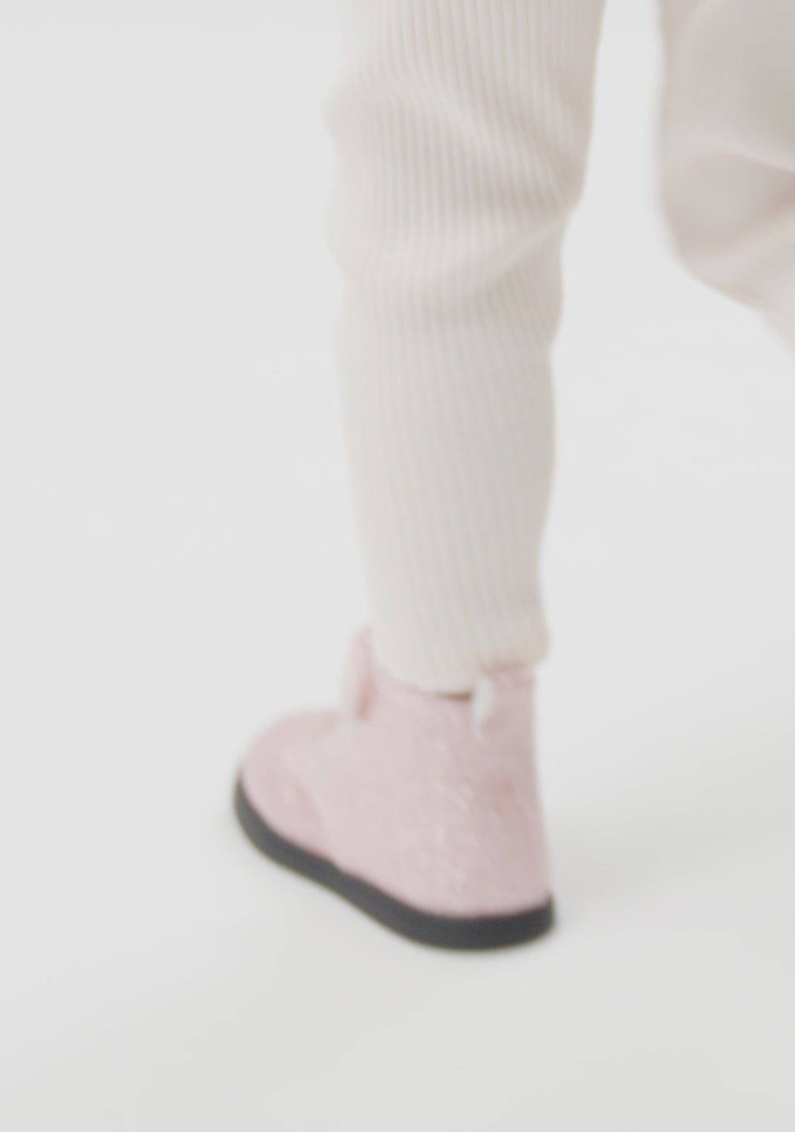 Carregar vídeo: Botas cor-de-rosa de verniz e glitter