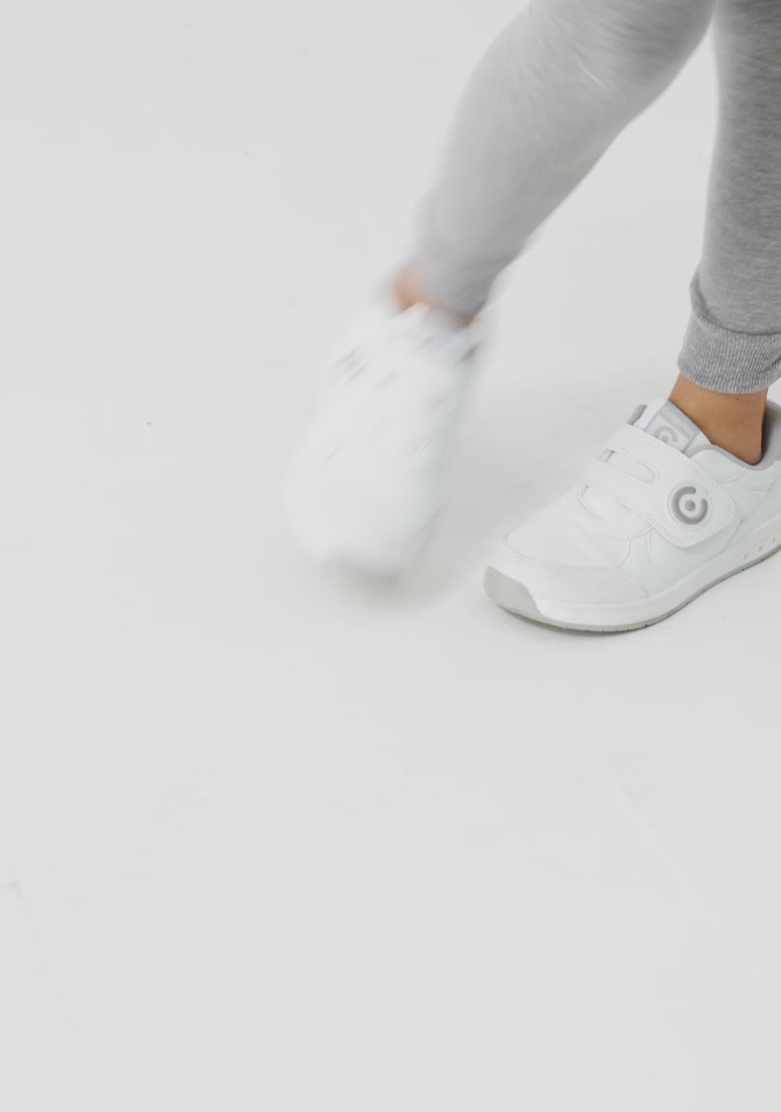 Carregar vídeo: Tênis Barefoot Leve Branco Goflex Conguitos