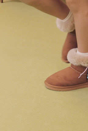 Botas Australianas Charme com Pele Sintética Marrom