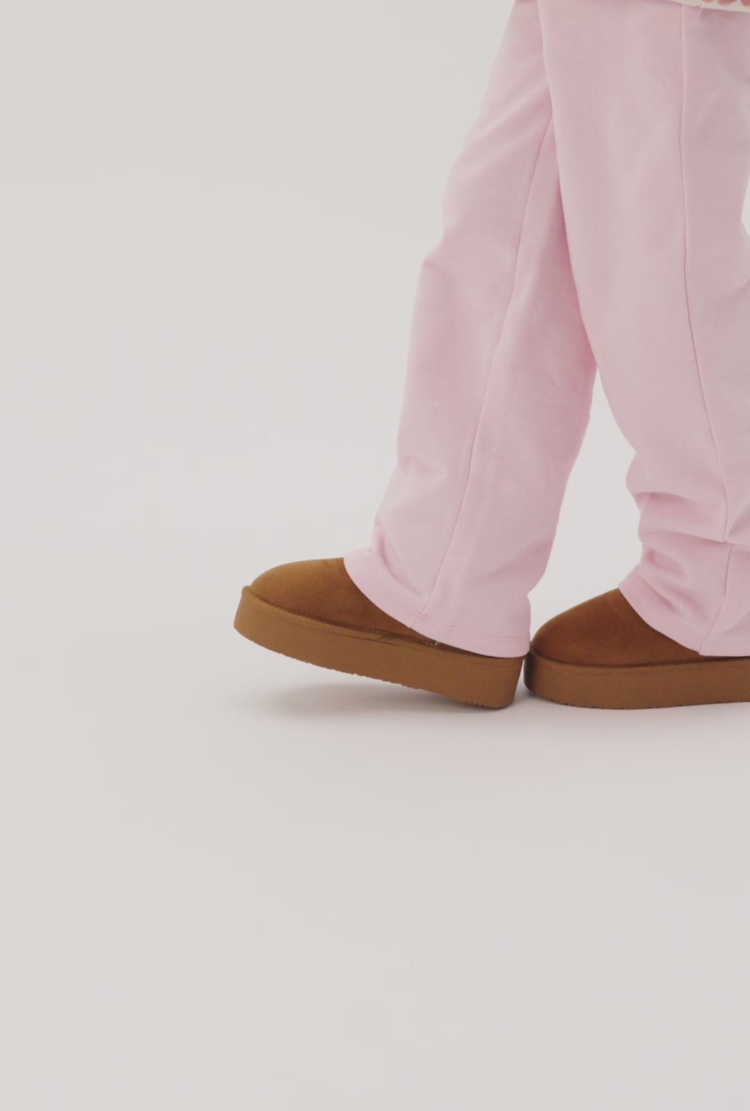 Load video: Tan Australian Boots Water Repellent B&amp;W