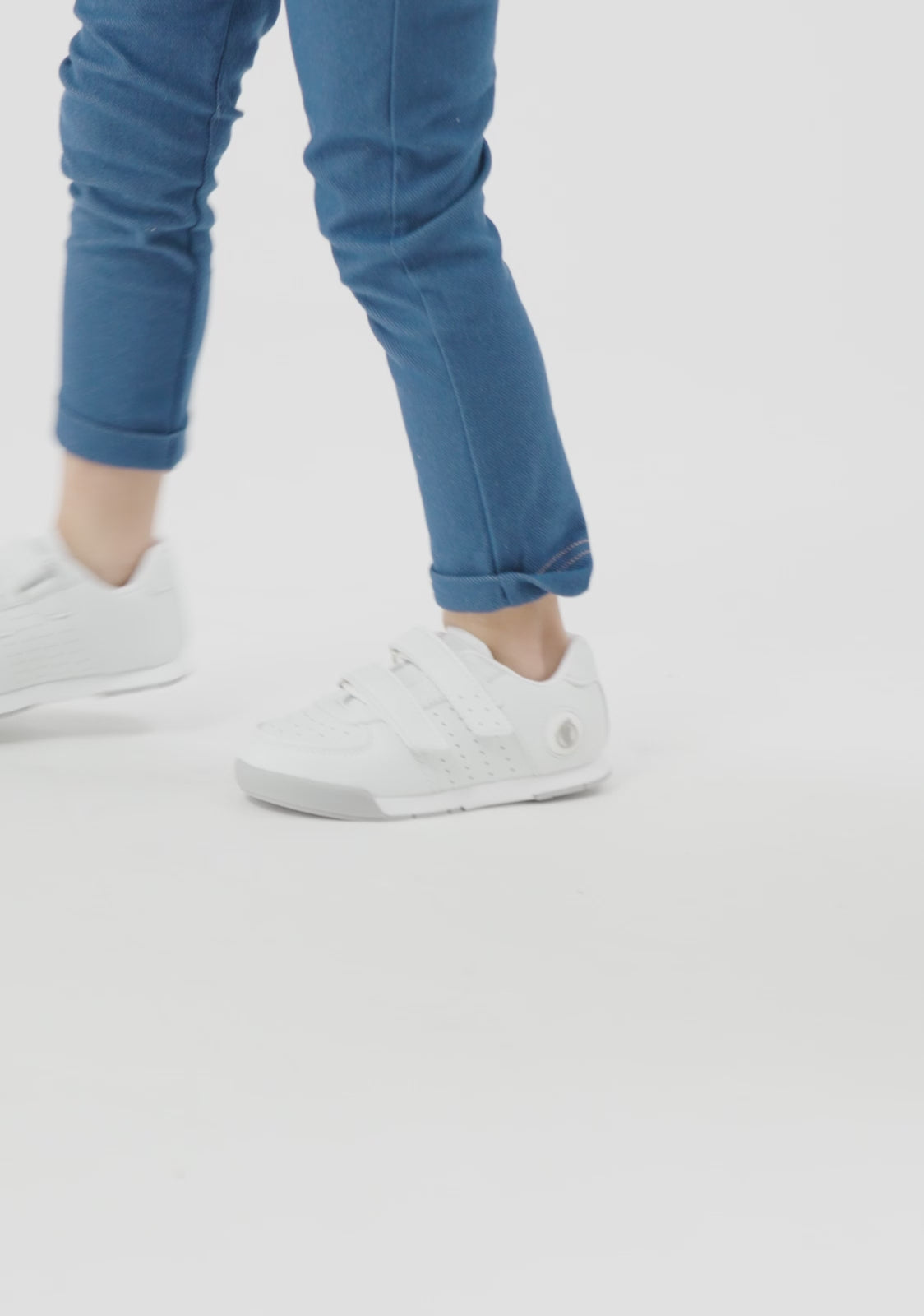 Cargar video: Zapatillas Deportivas Respetuosas Blancas