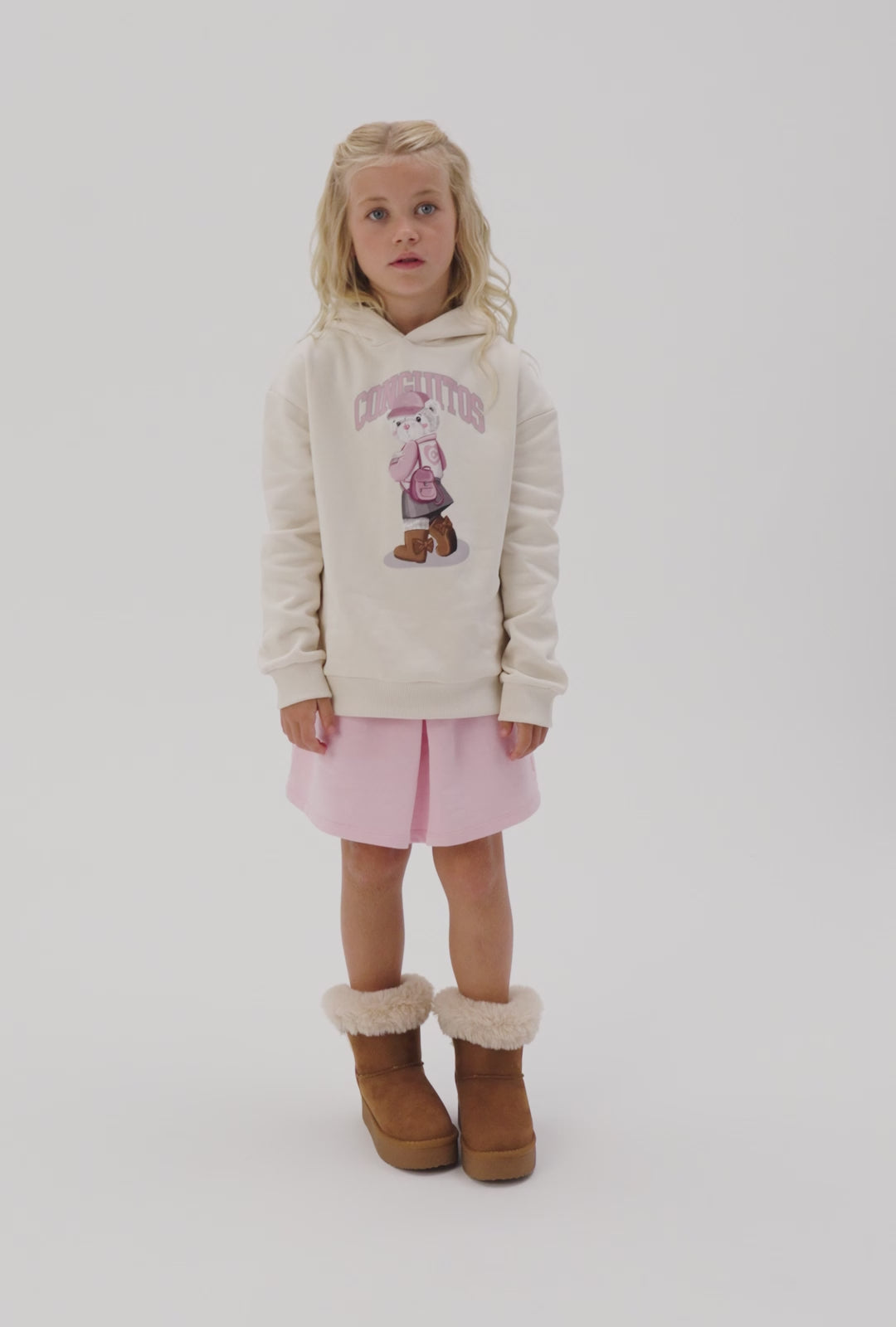 Load video: Tan Fur Australian Boots Water Repellent B&amp;W