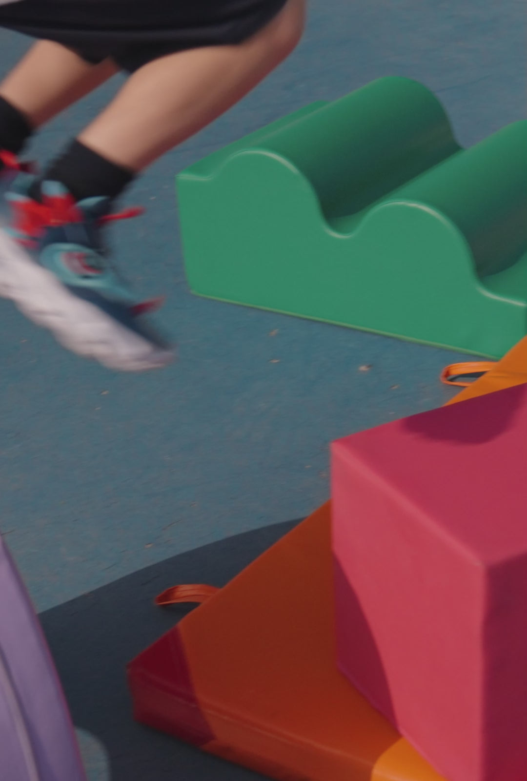Carica video: Sneaker Blue Dinosaur Lights