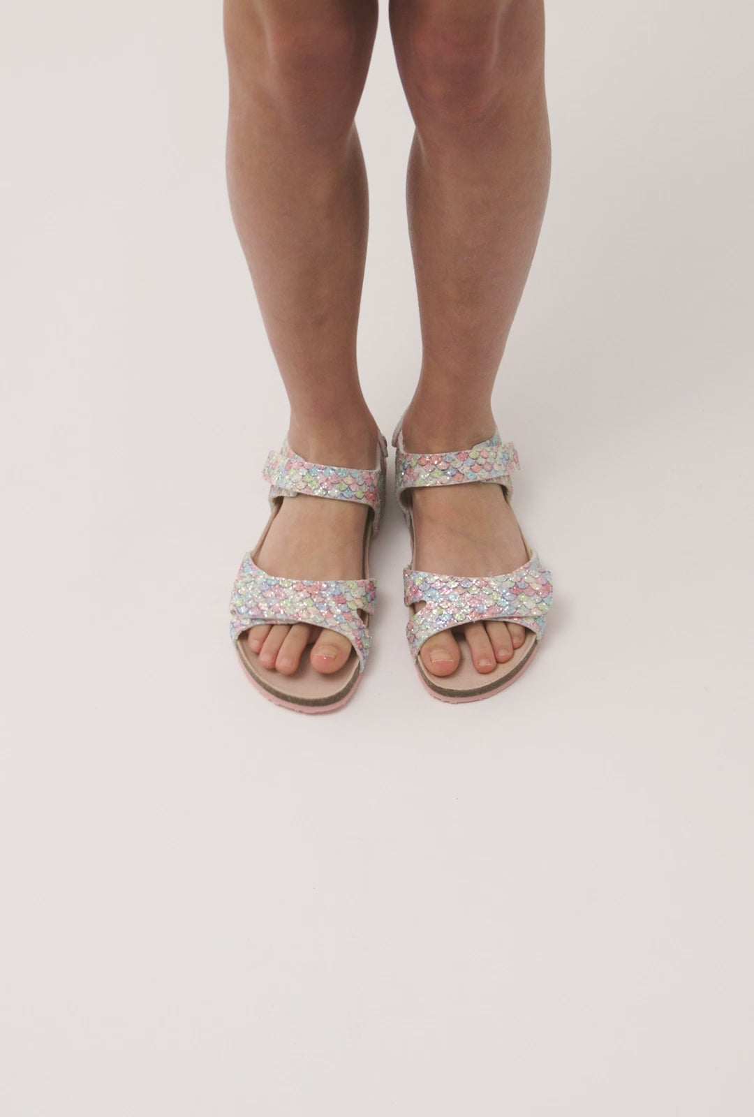 Carica video: Sandali bio a sirena multi glitter