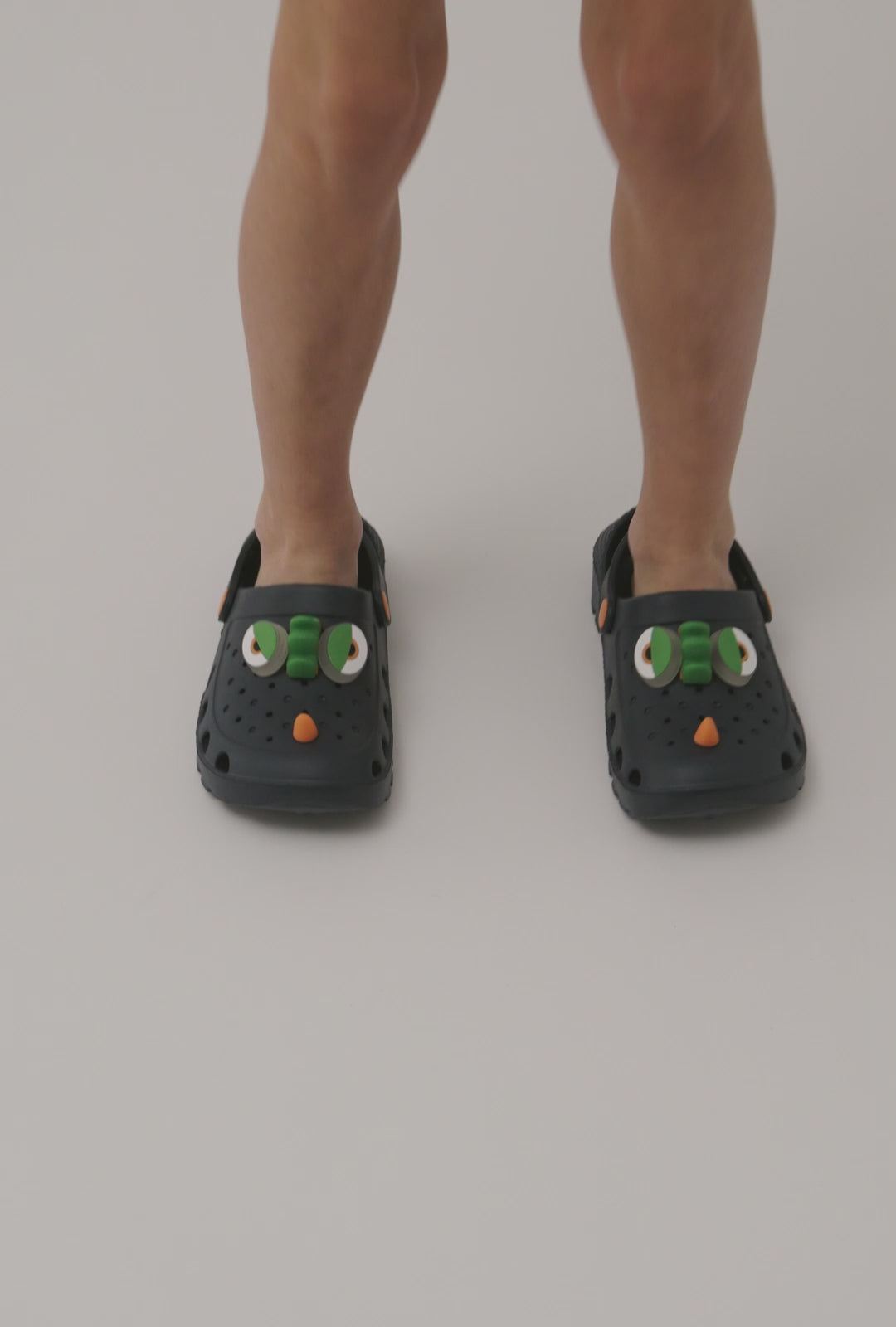 Carica video: Zoccolo Dino Light blu scuro