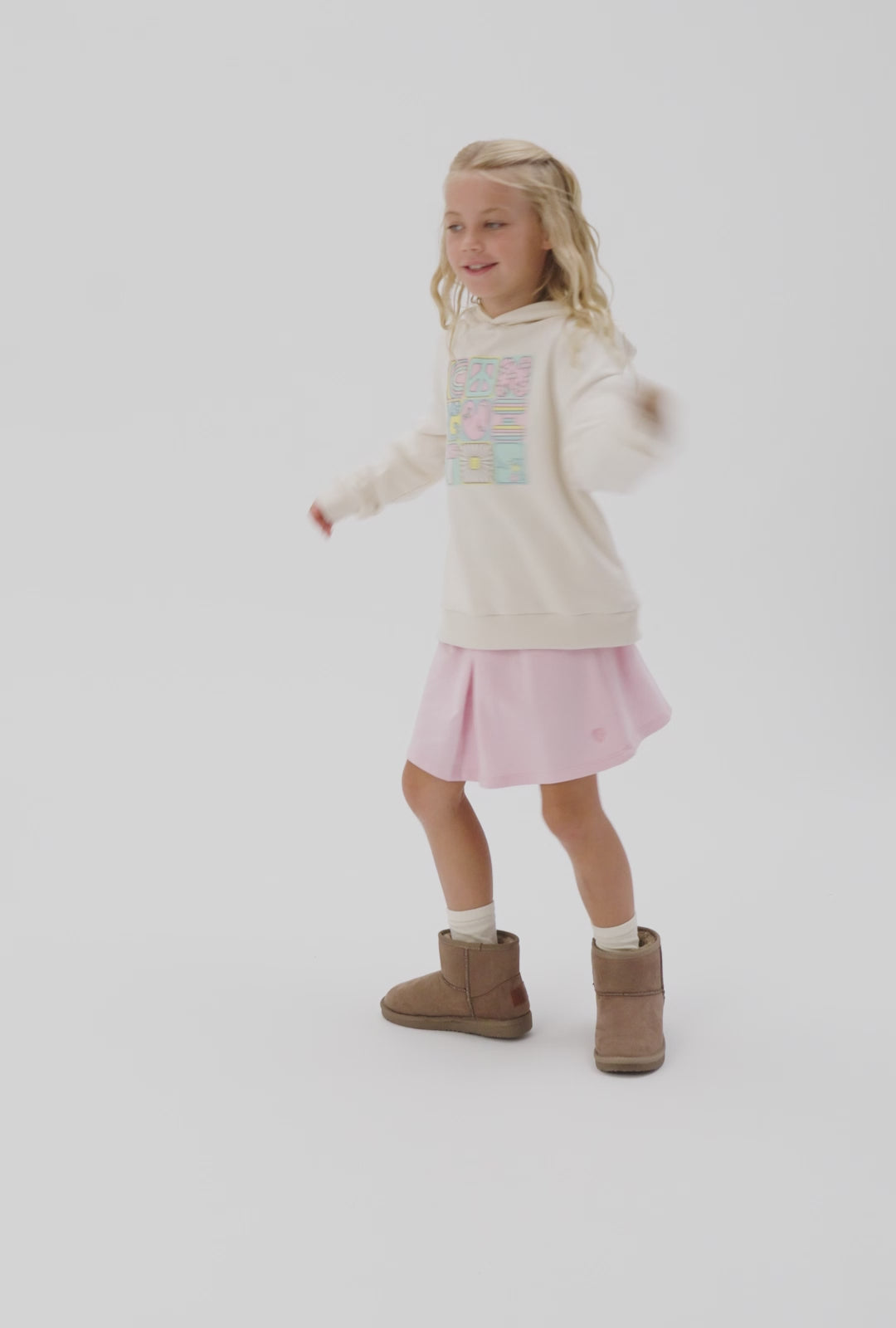 Video laden: Beige Kapuzenpullover mit Print