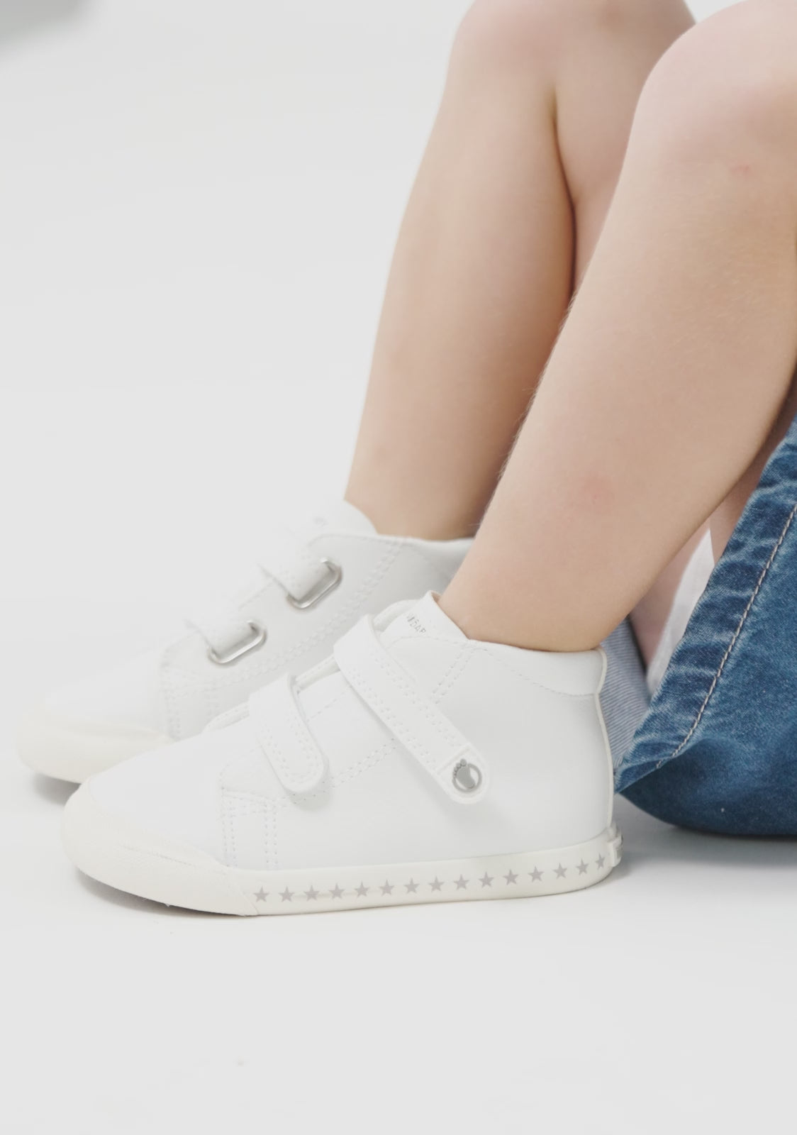 Carregar vídeo: Sapatilhas de Cano Alto Barefoot Brancas