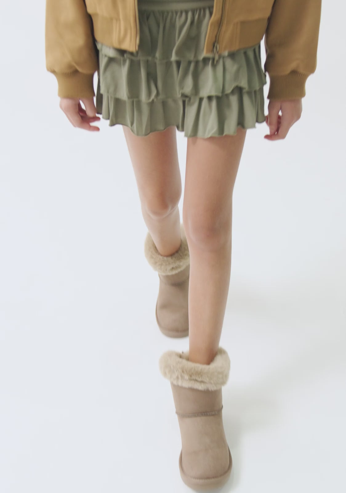 Charger la vidéo : Bottes australiennes nœud fourrure taupe