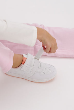Turnschuhe in Weiß/Pink