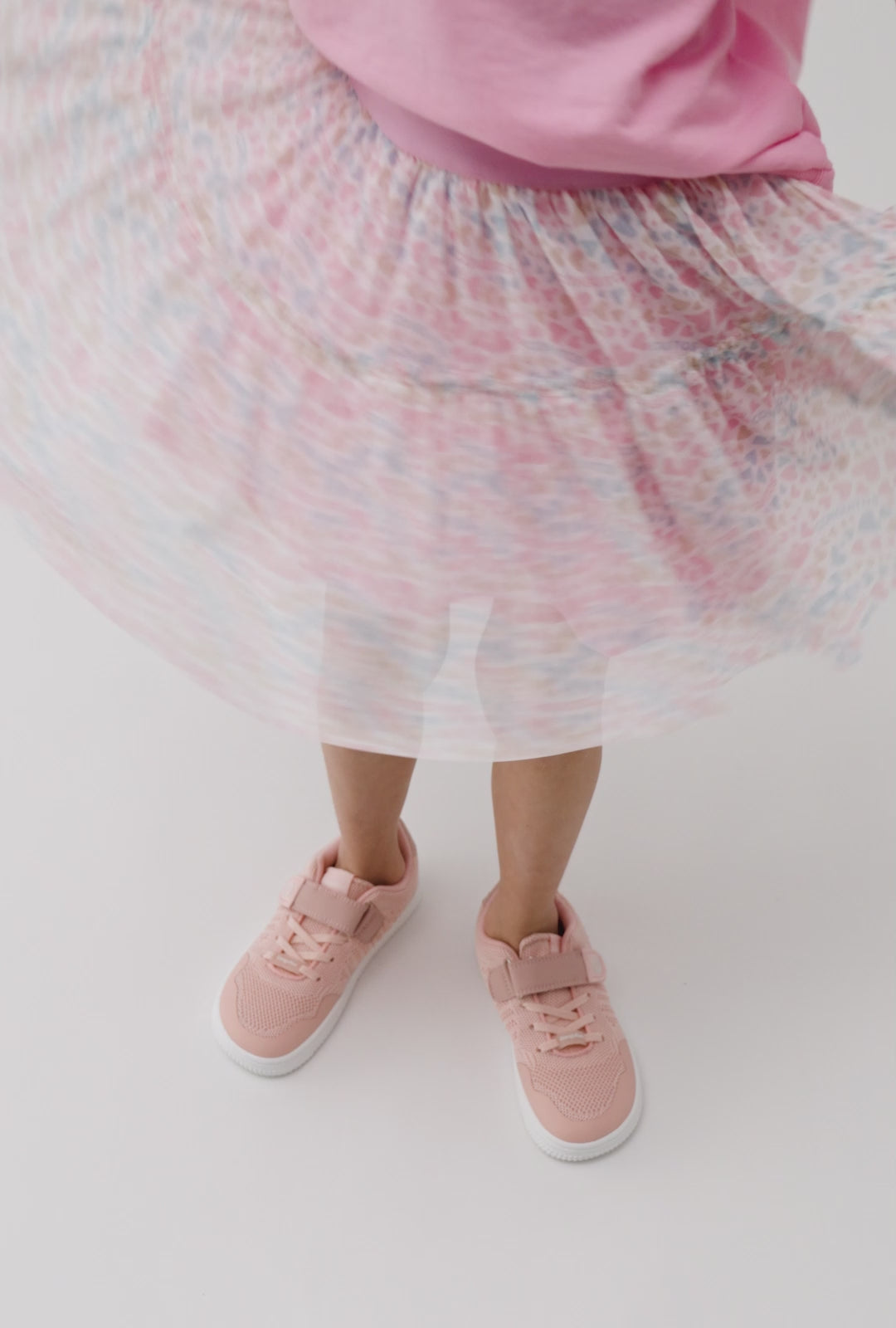 Carica video: Scarpe da ginnastica Goflex a piedi nudi in rete rosa