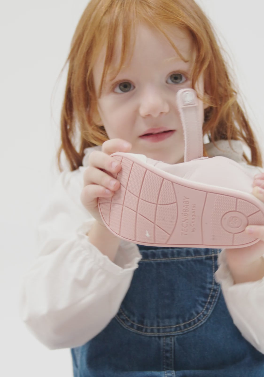 Carregar vídeo: Tênis Barefoot Rosa com Corações Glitter