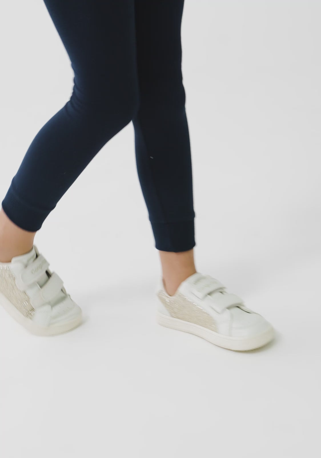 Carregar vídeo: Tênis Barefoot Goflex Glitter Dourado